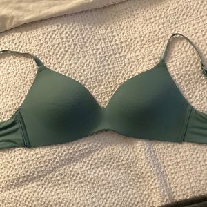 Auden lightly lined wireless bra 32C